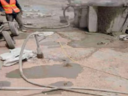 十堰水泥混凝土路面板底注浆技术 路面脱空注浆整治方案